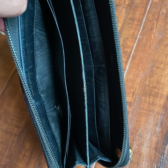 Chanel CC Caviar Zip Around Wallet in Black . Vintage and Pre Loved Condition - Picture 7 of 12